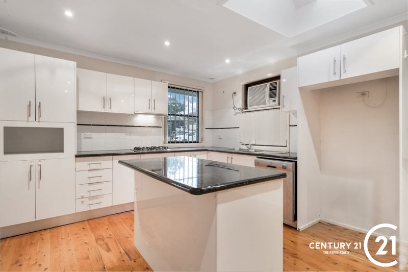 Photo - 17 Turquoise Crescent, Bossley Park NSW 2176 - Image 4