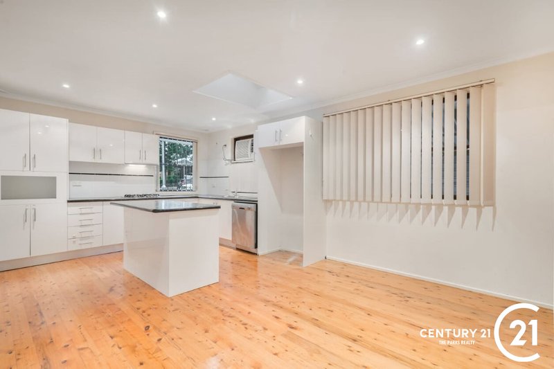 Photo - 17 Turquoise Crescent, Bossley Park NSW 2176 - Image 5