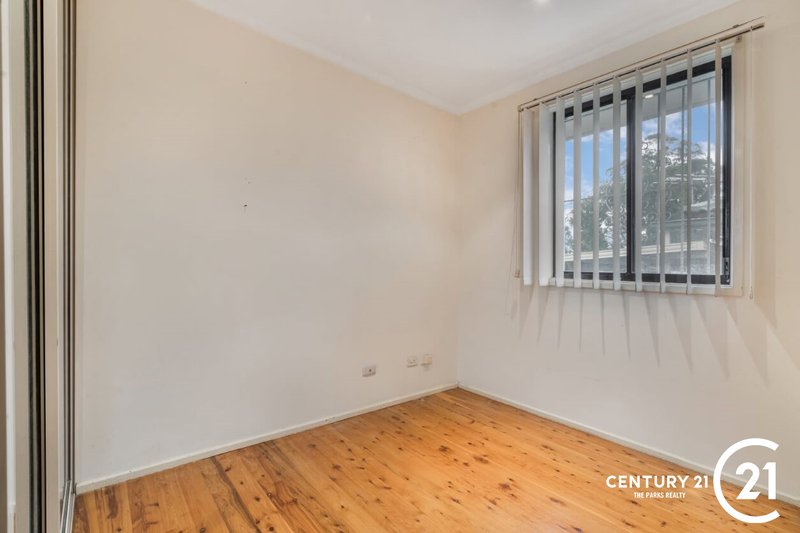 Photo - 17 Turquoise Crescent, Bossley Park NSW 2176 - Image 7