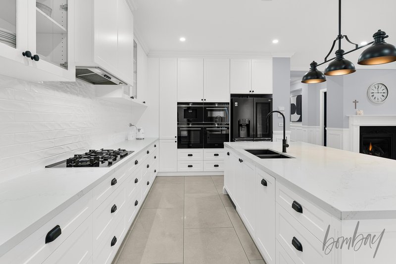 Photo - 17 Twilight Drive, Mickleham VIC 3064 - Image 4
