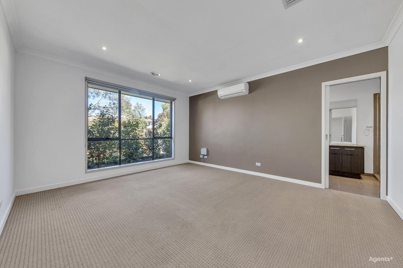 Photo - 17 Tyler Crescent, Tarneit VIC 3029 - Image 2