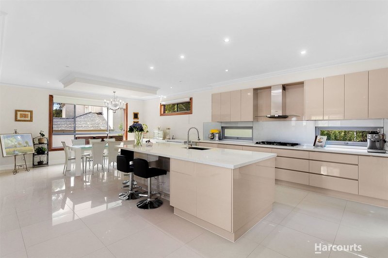 Photo - 17 Utah Road, Glen Waverley VIC 3150 - Image 3