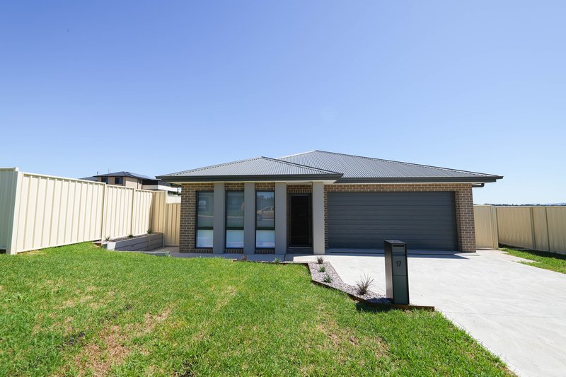 17 Vaucluse Place, Parkes NSW 2870