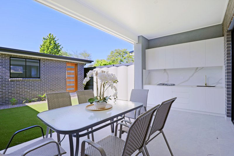 Photo - 17 Verlie Street, South Wentworthville NSW 2145 - Image 12