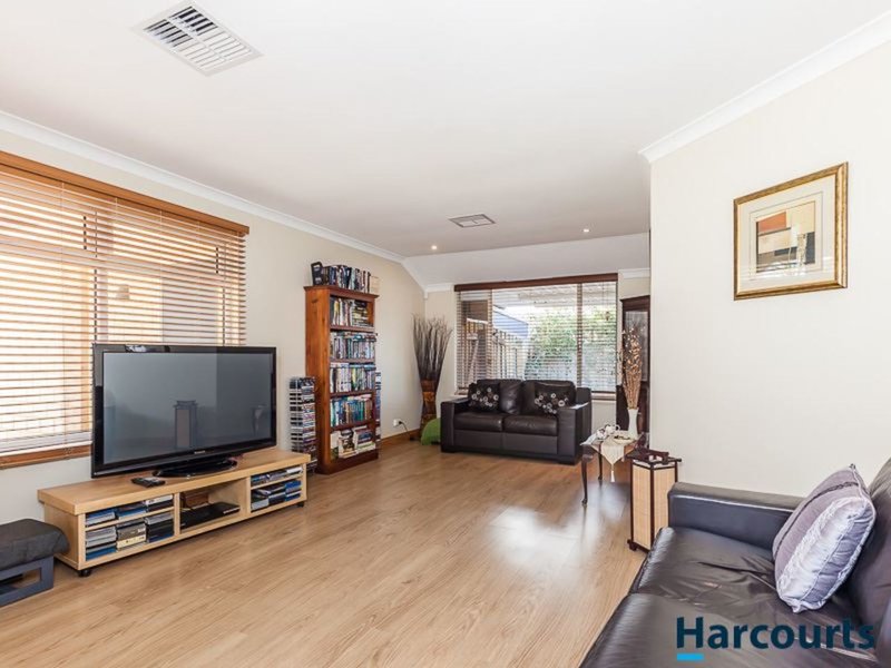 Photo - 17 Vilamour Close, Currambine WA 6028 - Image 6