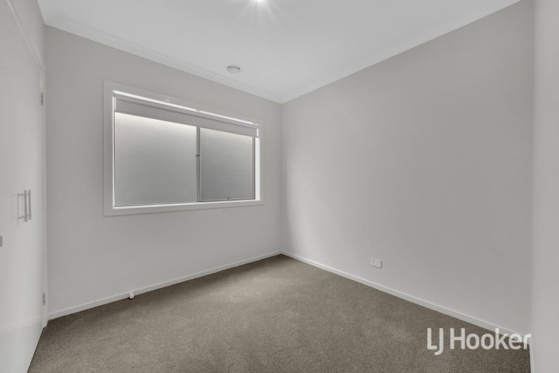 Photo - 17 Villette Avenue, Tarneit VIC 3029 - Image 7