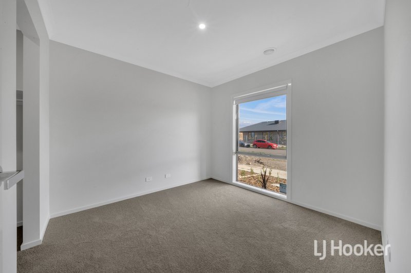 Photo - 17 Villette Avenue, Tarneit VIC 3029 - Image 8