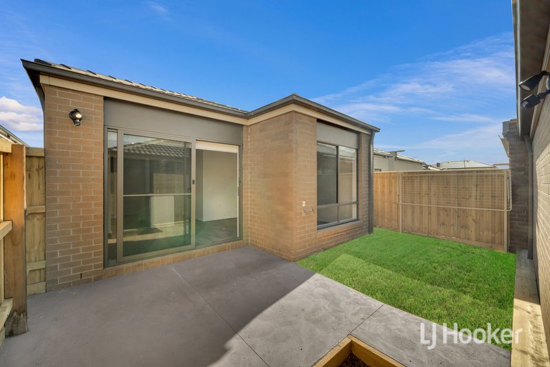 Photo - 17 Villette Avenue, Tarneit VIC 3029 - Image 14