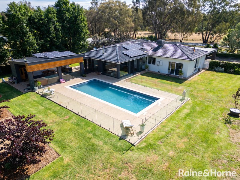 17 Vincent Road, Lake Albert NSW 2650