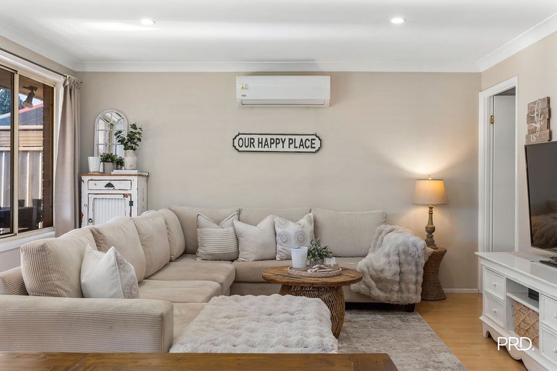 Photo - 17 Vivaldi Crescent, Claremont Meadows NSW 2747 - Image 2