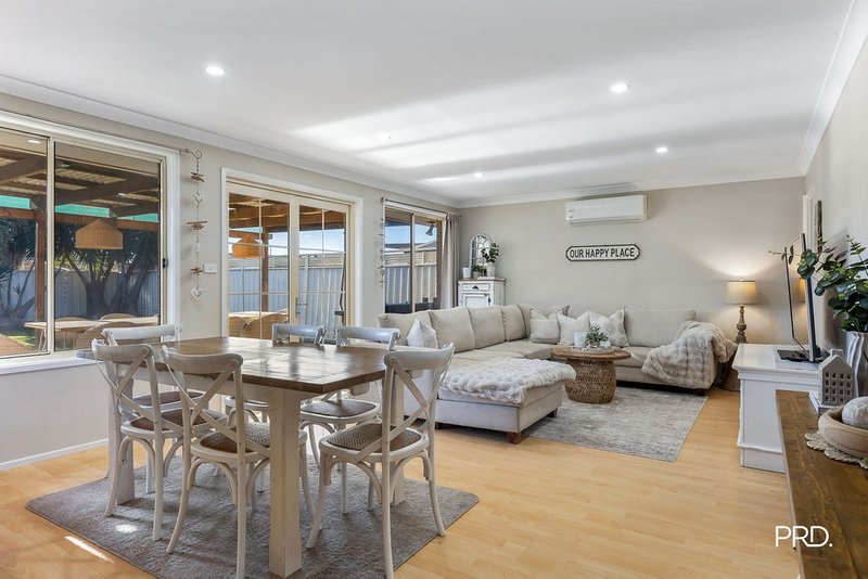 Photo - 17 Vivaldi Crescent, Claremont Meadows NSW 2747 - Image 4