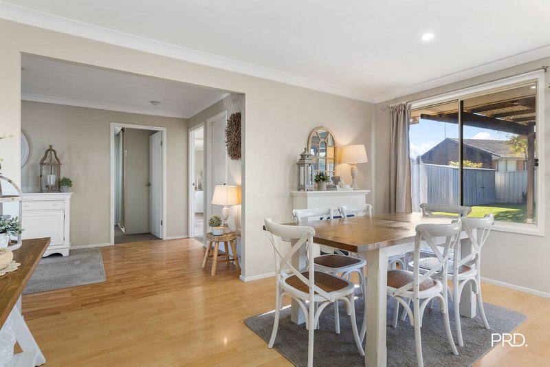 Photo - 17 Vivaldi Crescent, Claremont Meadows NSW 2747 - Image 5