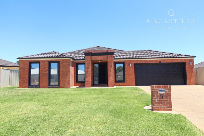 17 Walla Place, Glenfield Park NSW 2650