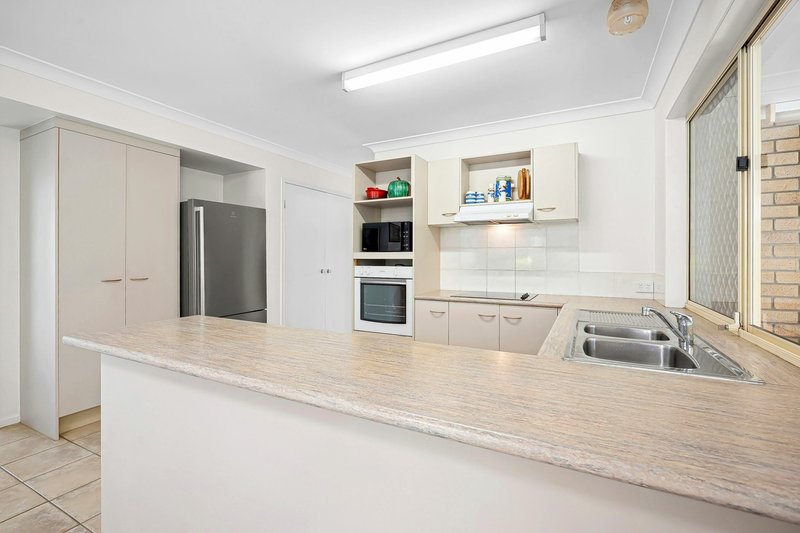 Photo - 17 Walton Place, Brighton QLD 4017 - Image 3