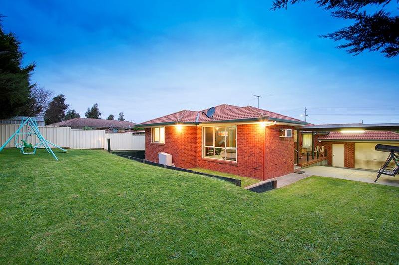 Photo - 17 Warana Drive, Hampton Park VIC 3976 - Image 11