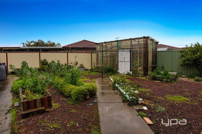 Photo - 17 Waranga Crescent, St Albans VIC 3021 - Image 12