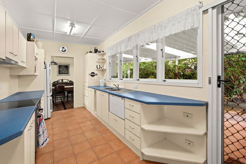 Photo - 17 Warma Street, Stafford Heights QLD 4053 - Image 3