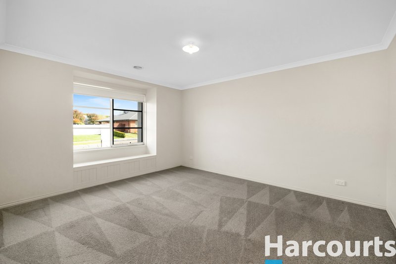 Photo - 17 Warwick Way, Drouin VIC 3818 - Image 3