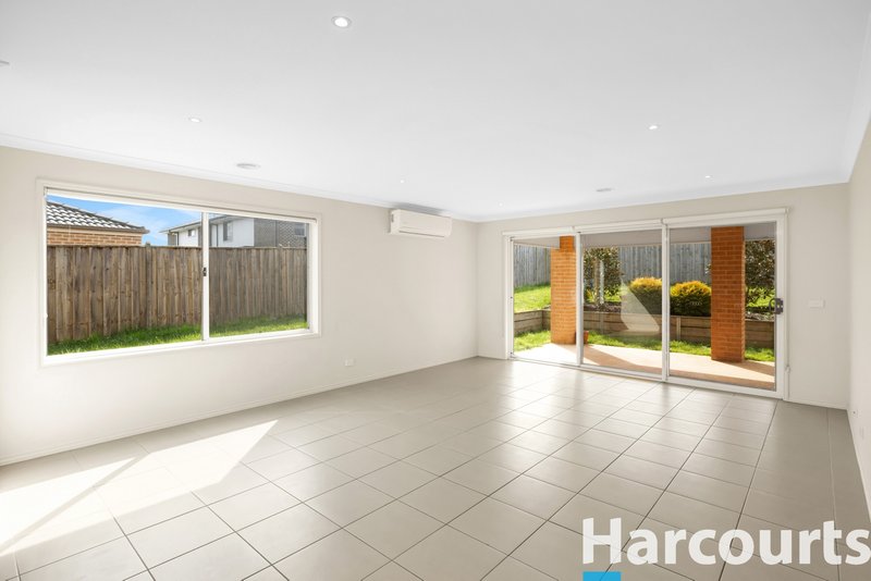 Photo - 17 Warwick Way, Drouin VIC 3818 - Image 7