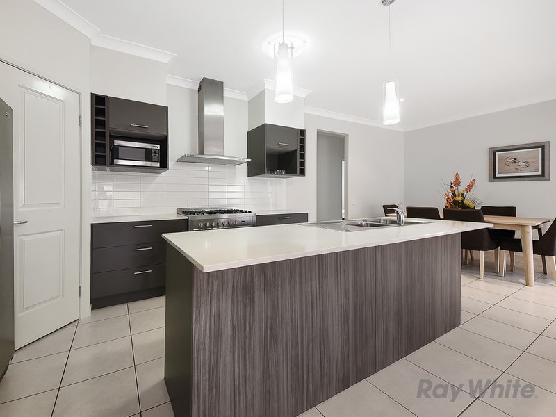 Photo - 17 Waterway Crescent, Murrumba Downs QLD 4503 - Image 5