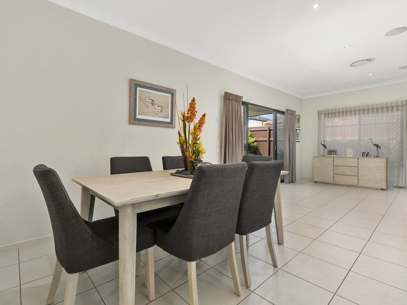 Photo - 17 Waterway Crescent, Murrumba Downs QLD 4503 - Image 6