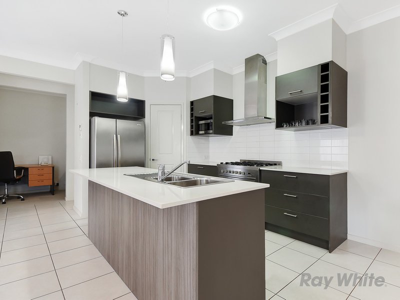 Photo - 17 Waterway Crescent, Murrumba Downs QLD 4503 - Image 8