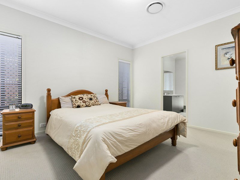 Photo - 17 Waterway Crescent, Murrumba Downs QLD 4503 - Image 10