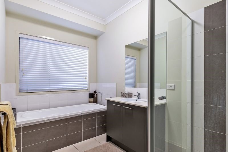 Photo - 17 Waterway Crescent, Murrumba Downs QLD 4503 - Image 14