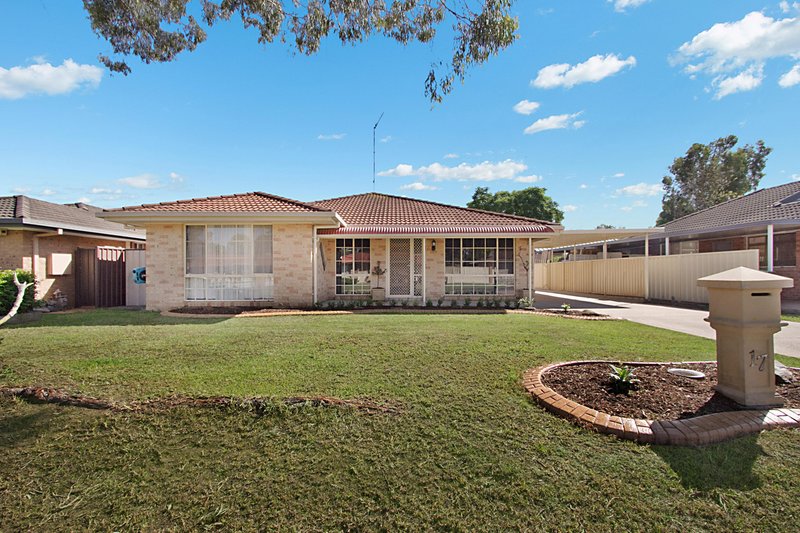 17 Watkins Crescent, Currans Hill NSW 2567