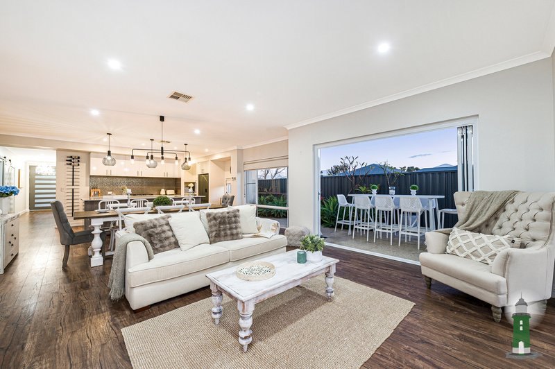 Photo - 17 Wattleseed Avenue, Treeby WA 6164 - Image 4