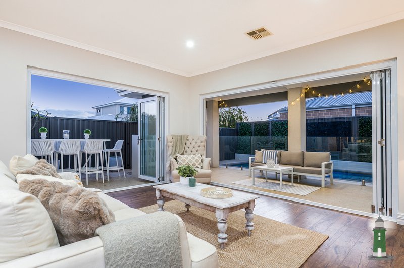 Photo - 17 Wattleseed Avenue, Treeby WA 6164 - Image 16