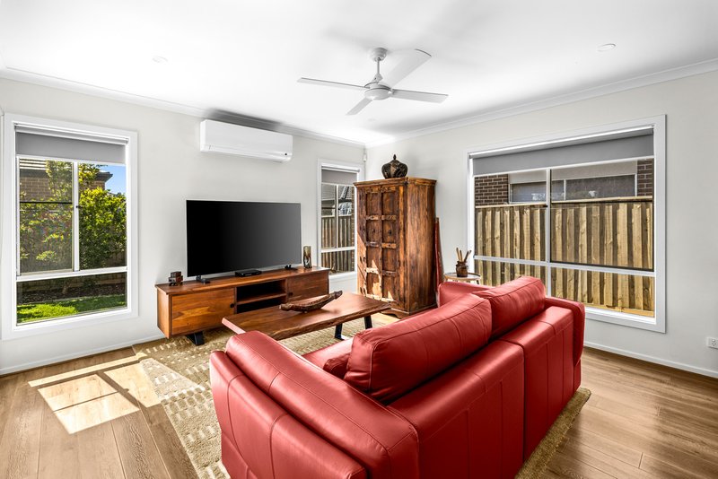 Photo - 17 Wedgebill Circuit, Werribee VIC 3030 - Image 2