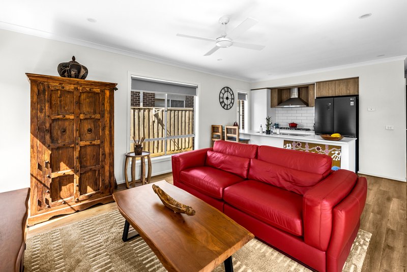 Photo - 17 Wedgebill Circuit, Werribee VIC 3030 - Image 3
