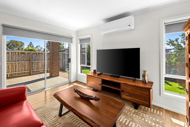 Photo - 17 Wedgebill Circuit, Werribee VIC 3030 - Image 4