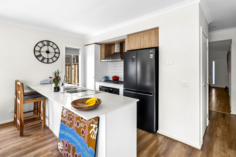 Photo - 17 Wedgebill Circuit, Werribee VIC 3030 - Image 5