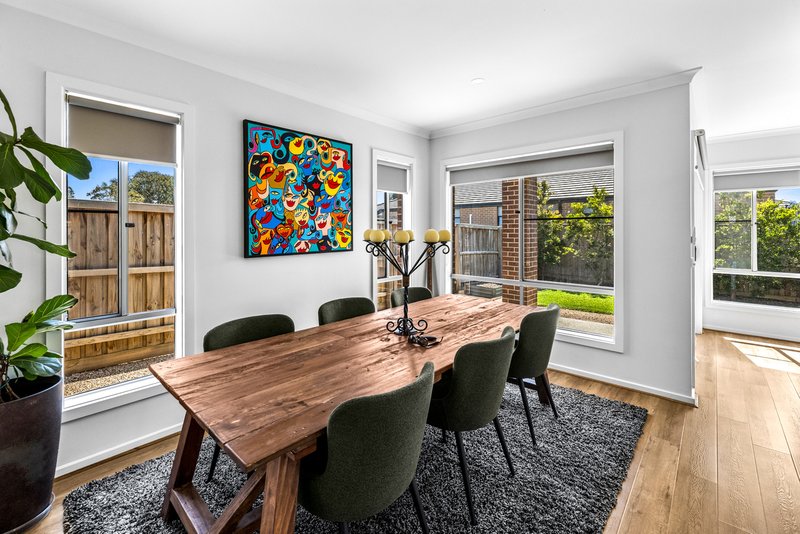 Photo - 17 Wedgebill Circuit, Werribee VIC 3030 - Image 6