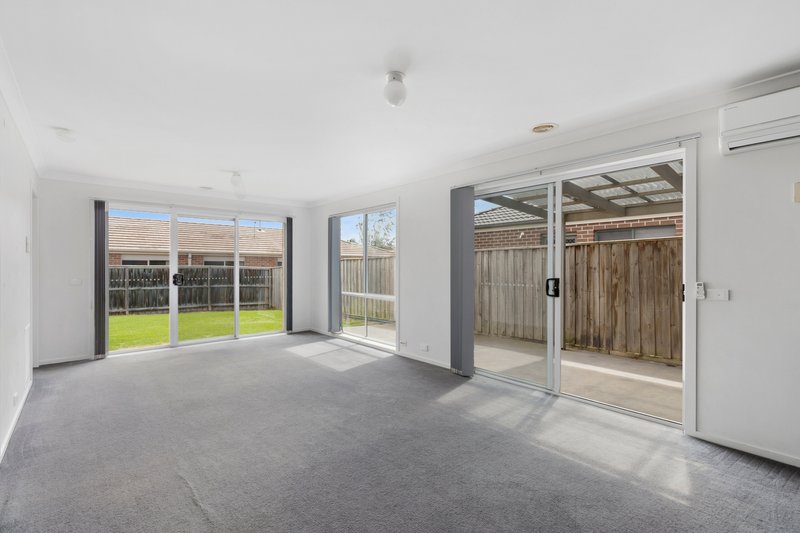 Photo - 17 Wedgewood Drive, Pakenham VIC 3810 - Image 3