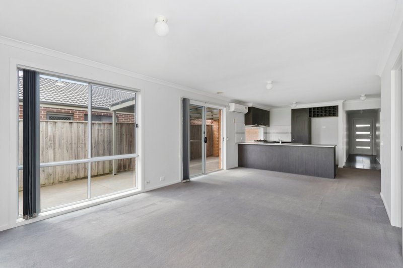 Photo - 17 Wedgewood Drive, Pakenham VIC 3810 - Image 4