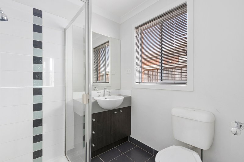 Photo - 17 Wedgewood Drive, Pakenham VIC 3810 - Image 7