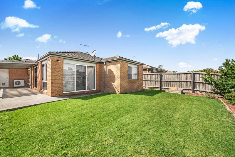 Photo - 17 Wedgewood Drive, Pakenham VIC 3810 - Image 8