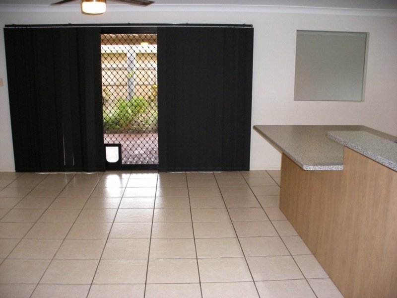 Photo - 17 Weeroona Avenue, Beachmere QLD 4510 - Image 7