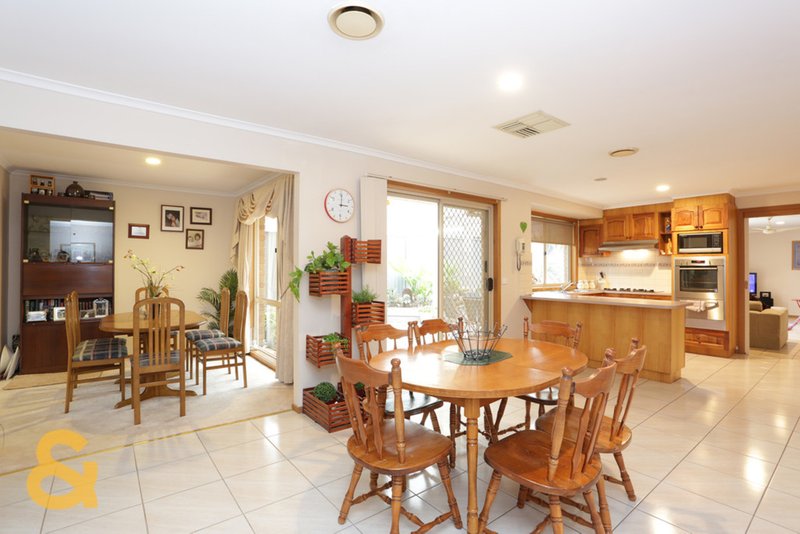 Photo - 17 Weir Court, Roxburgh Park VIC 3064 - Image 4