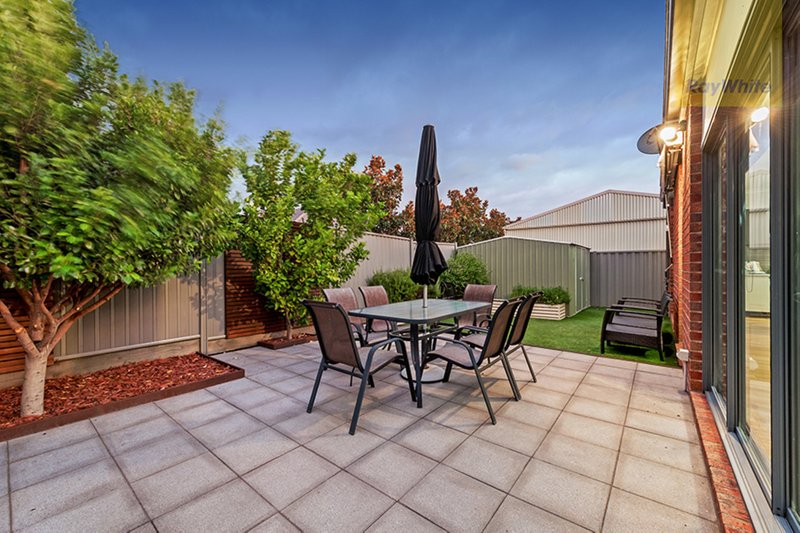 Photo - 17 Westerfolds Loop, Craigieburn VIC 3064 - Image 14