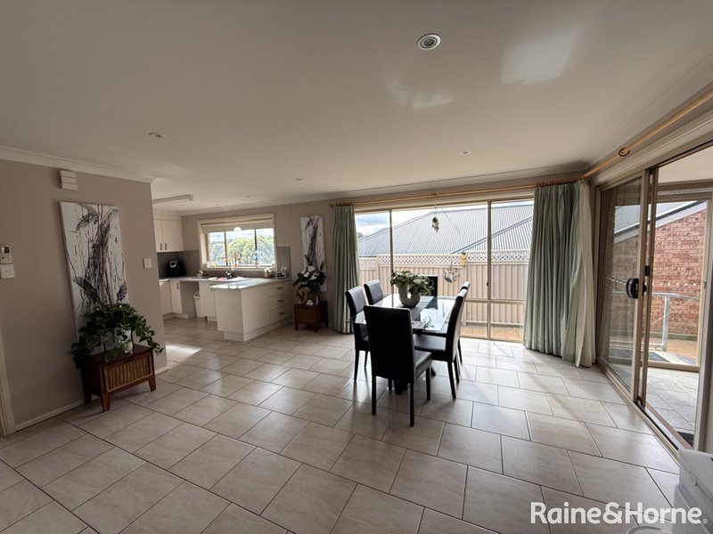Photo - 1/7 Whitney Place, Orange NSW 2800 - Image 5