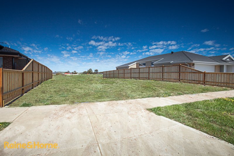 17 Wildflower Drive, Sunbury VIC 3429