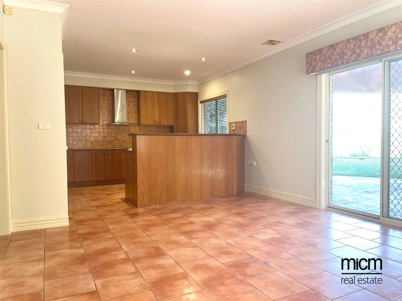 Photo - 17 William Mcpherson Crescent, Seabrook VIC 3028 - Image 2