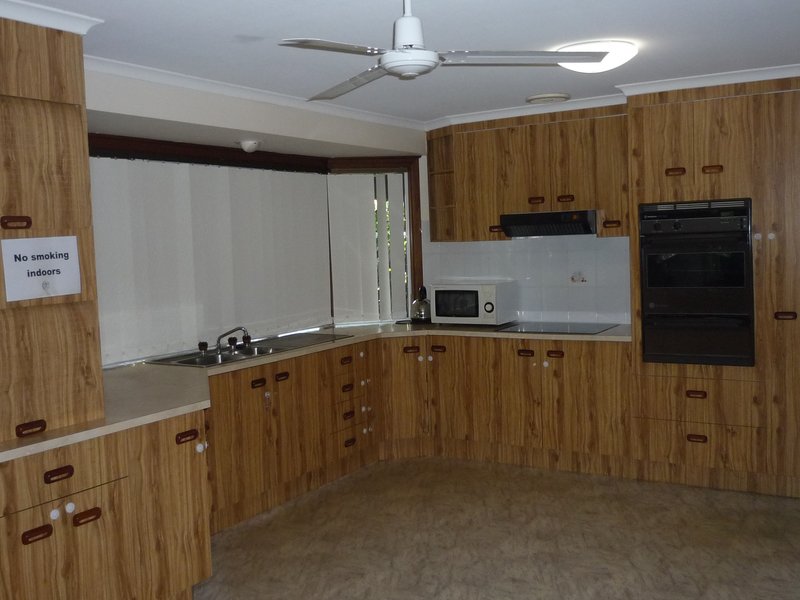 Photo - 17 William Street, Urangan QLD 4655 - Image 2