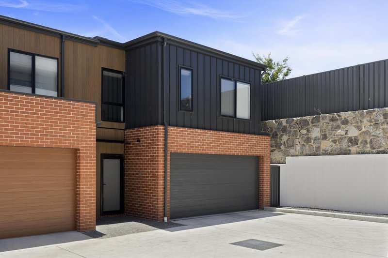 Photo - 17 Willunga Court, Watson ACT 2602 - Image 1