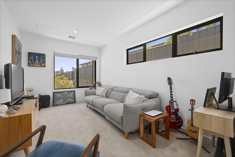 Photo - 17 Willunga Court, Watson ACT 2602 - Image 9