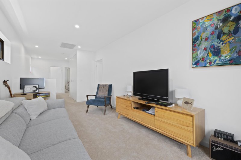 Photo - 17 Willunga Court, Watson ACT 2602 - Image 10